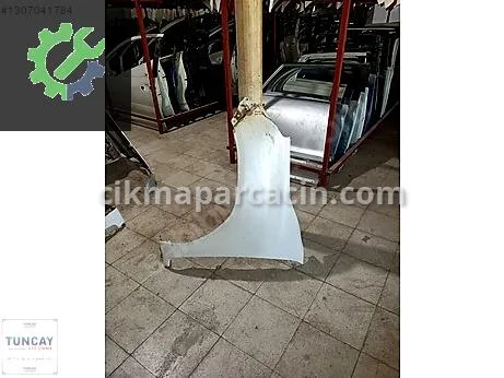 Toyota Hilux Çamurluk (Ön) çıkma parça