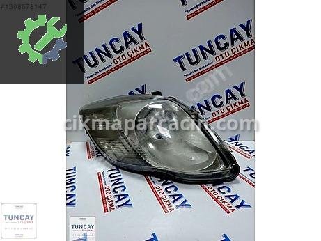 Toyota Yaris Sağ Ön Far çıkma parça