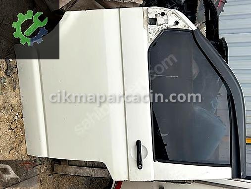 Volkswagen Transporter Kapı (Ön Sol) çıkma parça