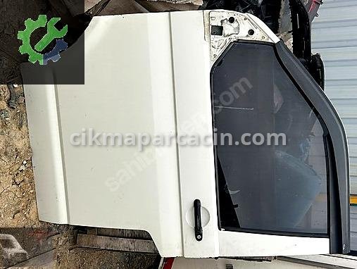 Volkswagen Transporter Kapı (Ön Sol) çıkma parça