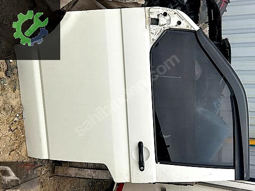 Volkswagen Transporter Kapı (Ön Sol) çıkma parça