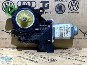 Volkswagen Passat 2010-2014 Çıkma Cam Motoru 7E0959801N