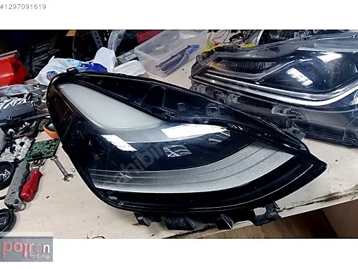 Tesla Model Y Sol Ön Far çıkma parça