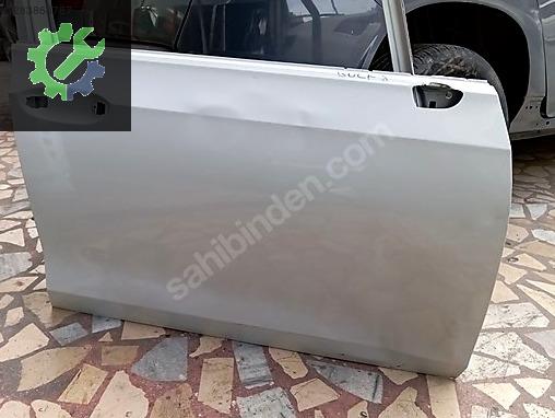 VOLKSWAGEN GOLF8 SAG ON KAPİ BEYAZ