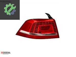 VOLKSWAGEN PASSAT 2011- STOP LAMBASI DIŞ LEDLİ 3AE945207B/208B