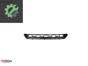 VOLKSWAGEN TİGUAN 2017- ÖN TAMPON ORTA IZGARA SIFIR