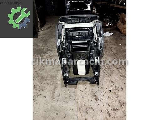 Volkswagen Tiguan Konsol 5NA864207 çıkma parça