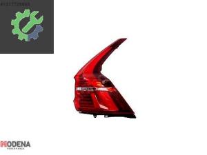 VOLVO XC60 2018-2024 ARKA STOP LAMBASI SAĞ SIFIR 31689337