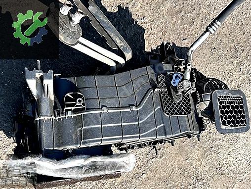 VW CARAVELLE ARKA KLİMA KALORİFER KAZANI KUTUSU
