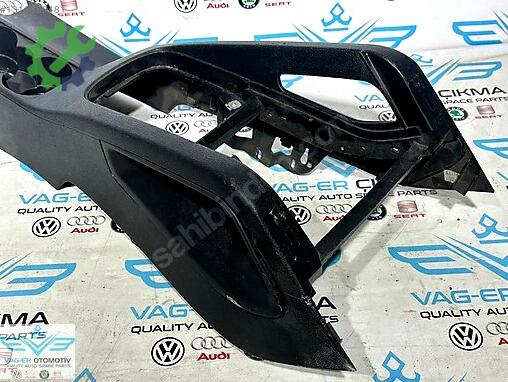 Volkswagen Scirocco Orta Konsol 2007200820 çıkma parça
