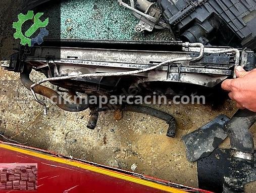 Volkswagen Transporter Radyatör çıkma parça