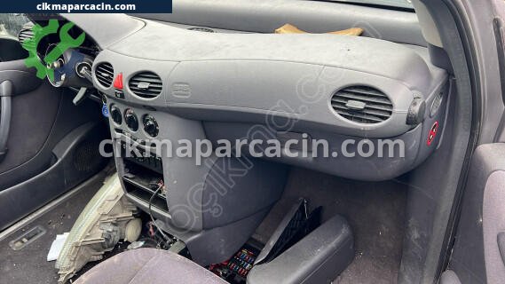 Mercedes-Benz A Serisi Torpido çıkma parça