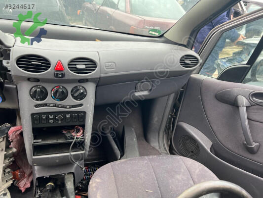 Mercedes-Benz A Serisi Torpido çıkma parça