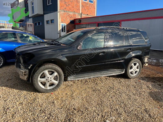 Mercedes-Benz ML Çamurluk çıkma parça