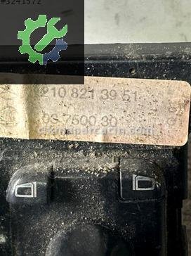 Mercedes-Benz E Serisi Cam Düğmesi A2108213951 çıkma parça