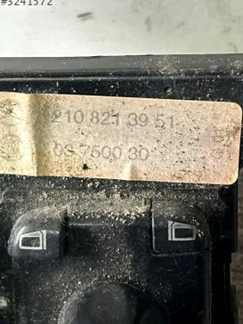 Mercedes-Benz E Serisi Cam Düğmesi A2108213951 çıkma parça