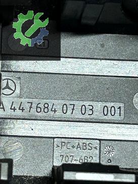 A4476840703 001 MERCEDES W447 ARKA KOLTUK ALT AYAKLARI