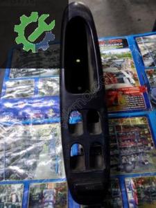 Alfa Romeo 156 sol cam düğmelerinin takıldığı Plastik