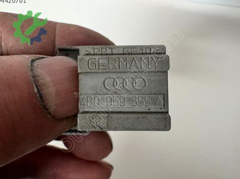 Audi A3 Cam Düğmesi 4B0959855A çıkma parça