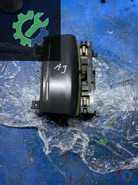 Audi A3 Orta Konsol çıkma parça