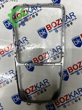 Audi A3 Konsol 8V0864260 çıkma parça