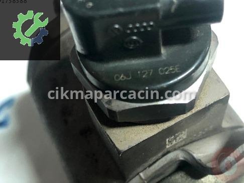 Audi A4 Yakıt Pompası 06J127025E çıkma parça