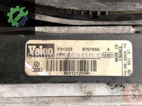 Audi A4 Fan 8E0121205M çıkma parça