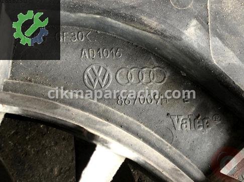 Audi A4 Fan 8E0121205M çıkma parça