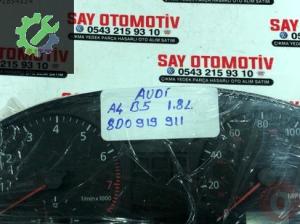 Audi A4 B5 gosterge saati 1.8 8D0919911