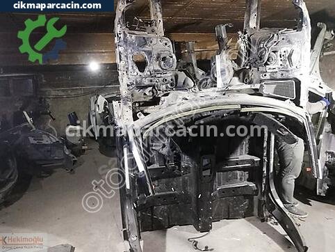 Audi A4 Marşpiyel çıkma parça
