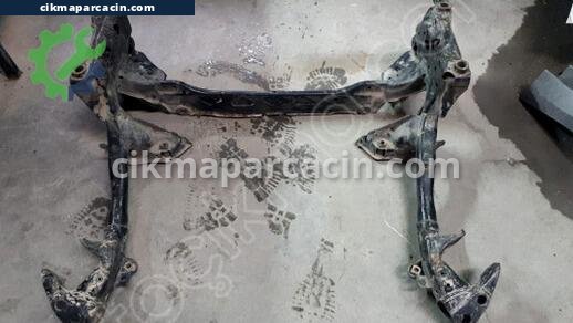 Audi A4 Travers çıkma parça