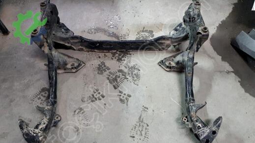 Audi A4 Travers çıkma parça