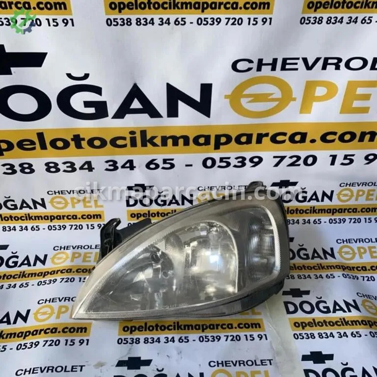 Opel Corsa Ön Far çıkma parça