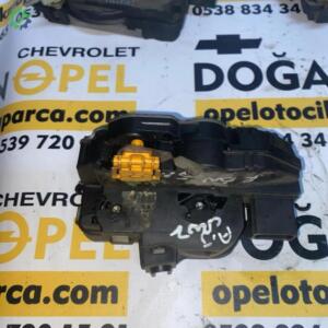 Opel Astra J Sol Ön Çıkma Kapı Kilidi 1397522