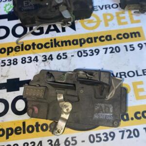 Opel Vectra B Çıkma Sağ Ön Kapı Kilidi 90507060
