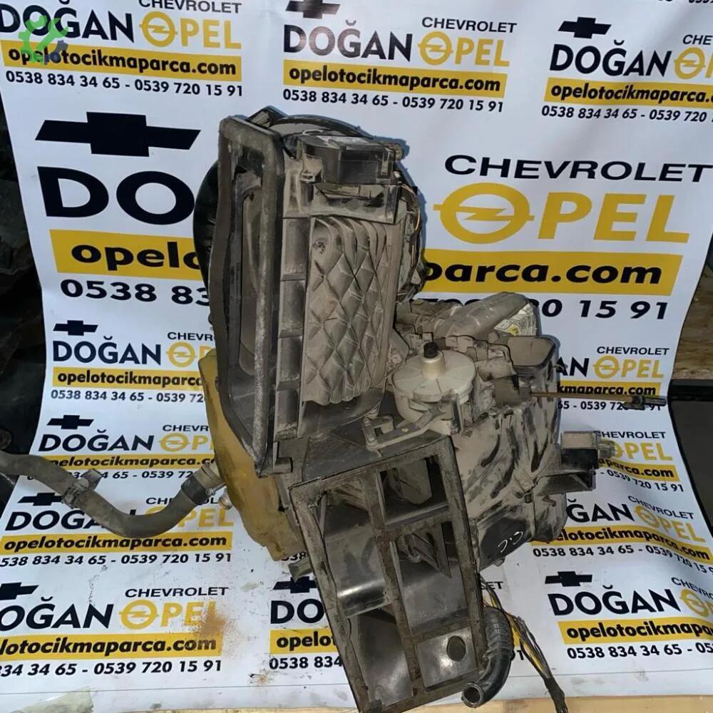 Opel Insignia Kalorifer çıkma parça