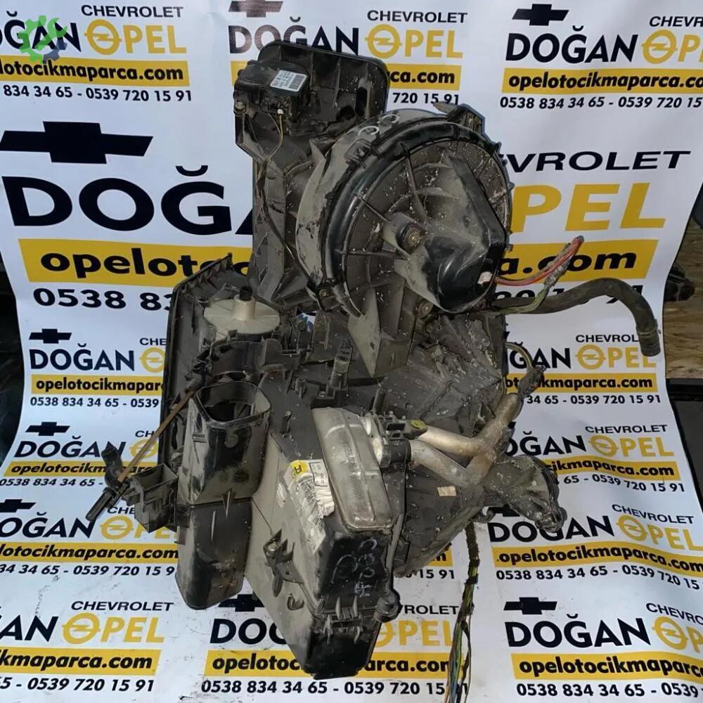 Opel Insignia Kalorifer çıkma parça