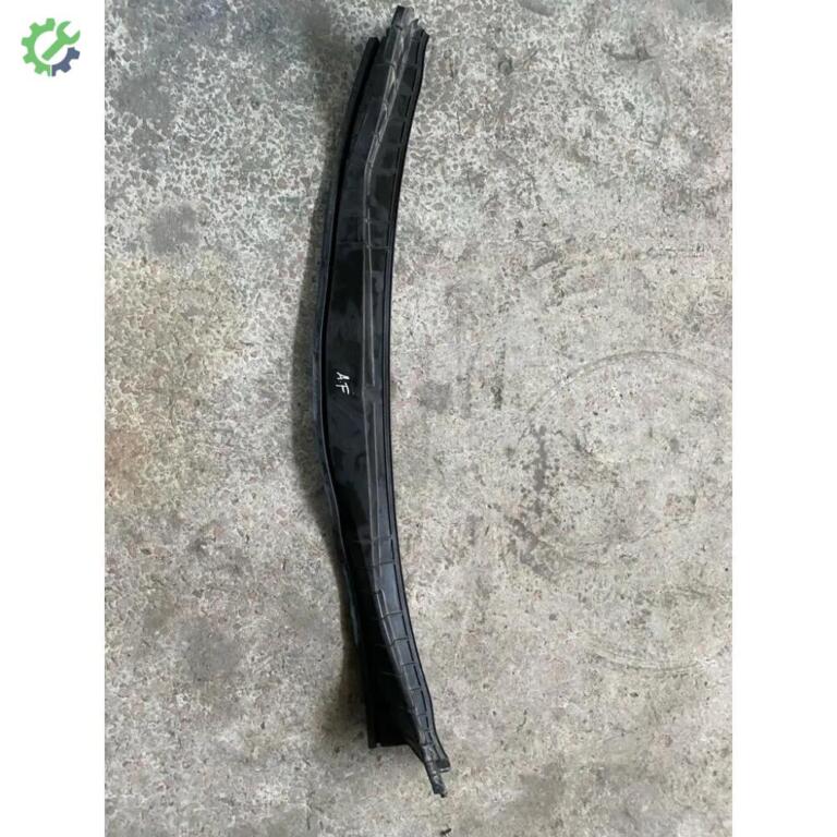 Opel Astra Cam Önü Izgarası çıkma parça