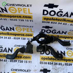 Opel Astra F Sinyal Kumanda Kolu Çıkma GM 1241212, 1241258