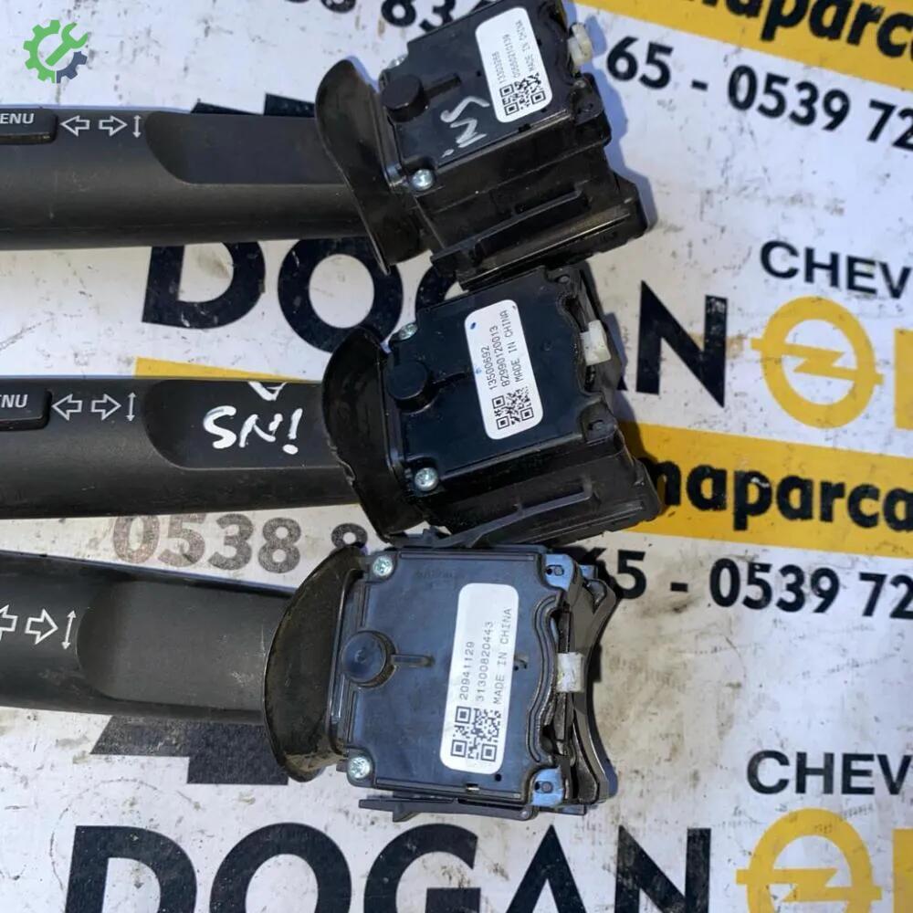 Opel Zafira Sinyal Kolu 20941129 çıkma parça