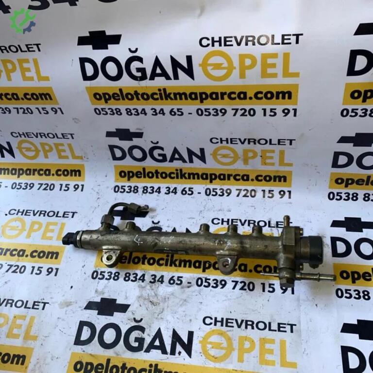 Opel Corsa Enjektör Kütüğü çıkma parça