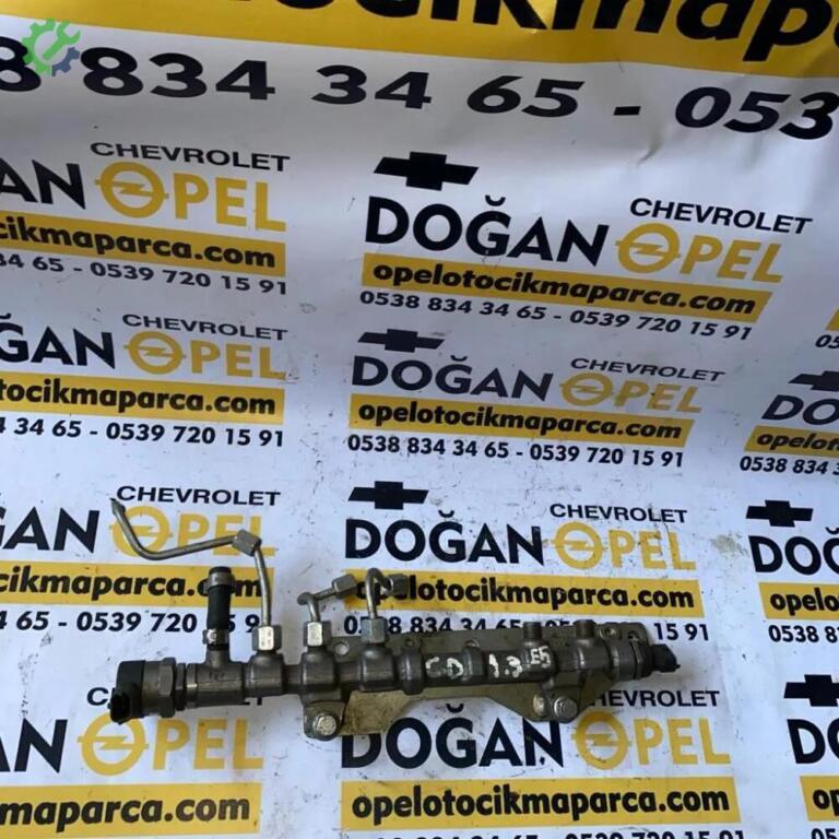 Opel Corsa Enjektör Kütüğü çıkma parça