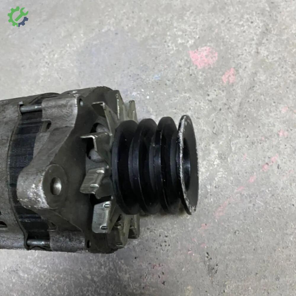 Isuzu NKR Alternatör çıkma parça