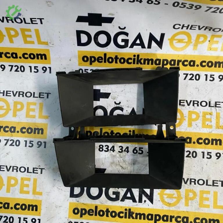 Opel Astra Ekran çıkma parça