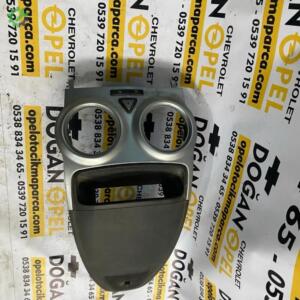 Opel Corsa D Çıkma Orta Konsol Havalandırma Izgara Çerçevesi GM 2208382, 1329512