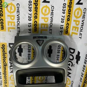 Opel Corsa D Çıkma Dörtlü Flaşör Düğmesi GM 13189800, 6240405