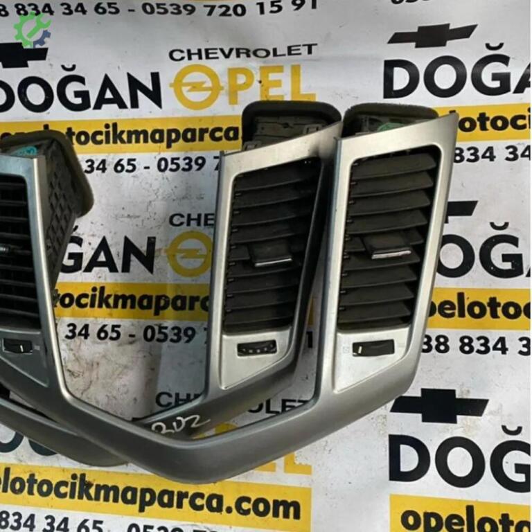 Chevrolet Cruze Havalandırma Izgarası çıkma parça