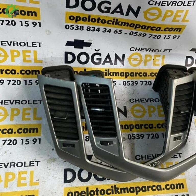 Chevrolet Cruze Havalandırma Izgarası çıkma parça