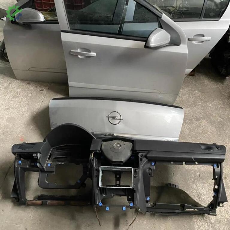 Opel Astra Torpido çıkma parça