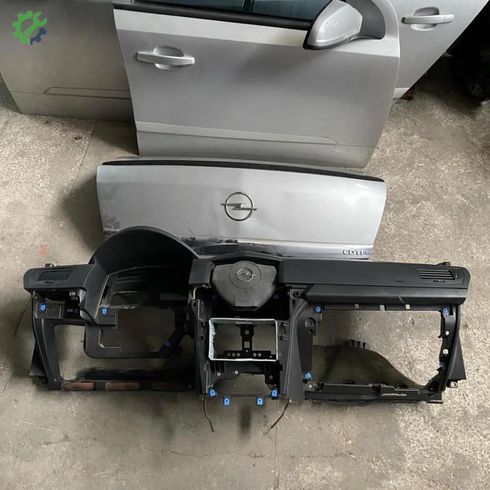 Opel Astra Torpido çıkma parça